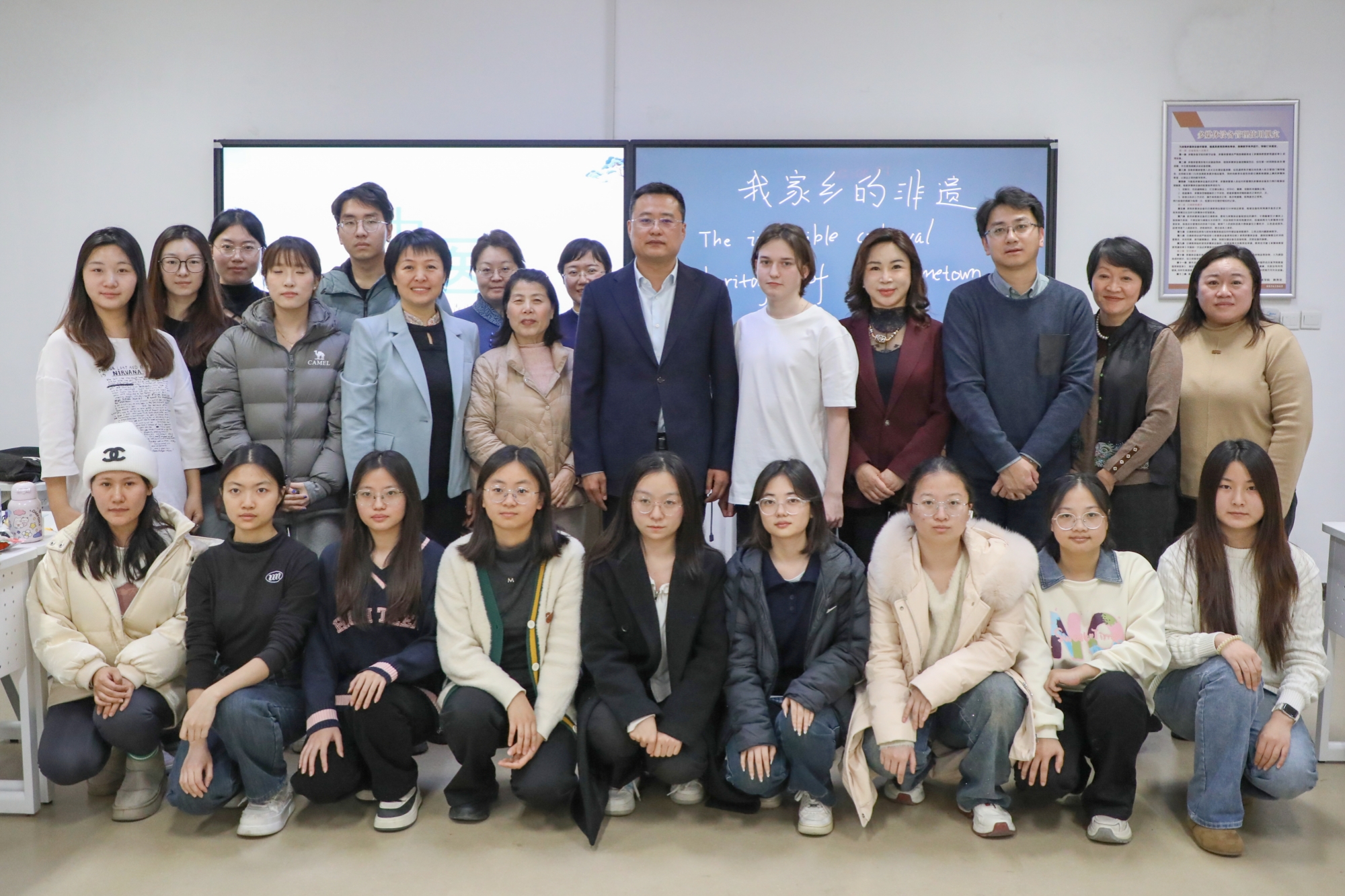 中外学子话非遗 巧手传香促交融 ——学校非遗茶话会圆满举办