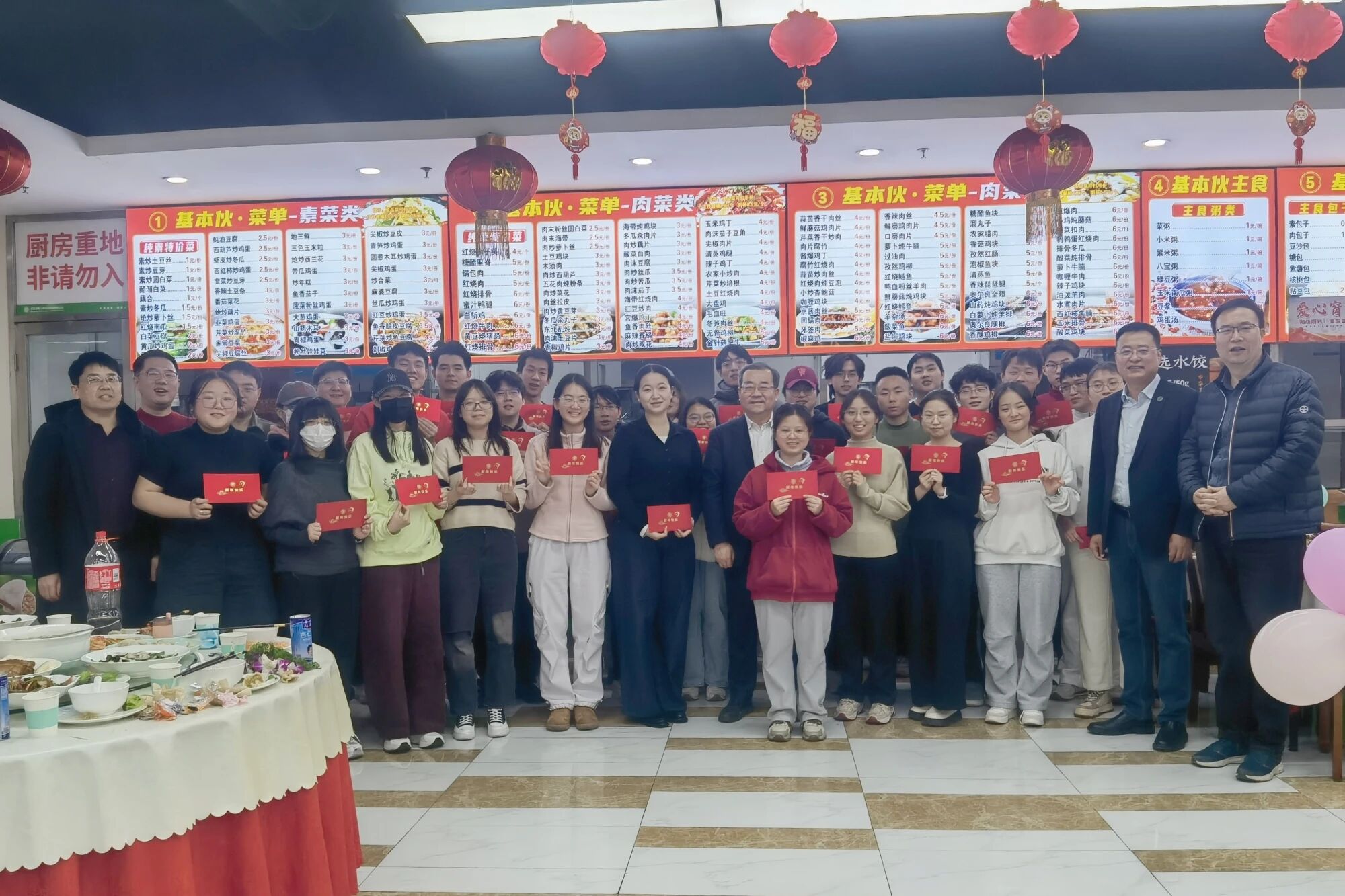 【微信】新春送关怀，温情暖校园｜学校领导慰问留校师生及值班人员